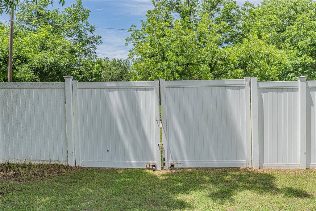 204 S Spring Branch Trail, Springtown, TX 76082 Possible RV Parking/Entrance