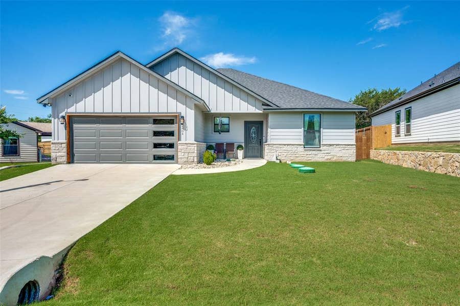 Property photo for 2404 Beverly Drive, Granbury, TX