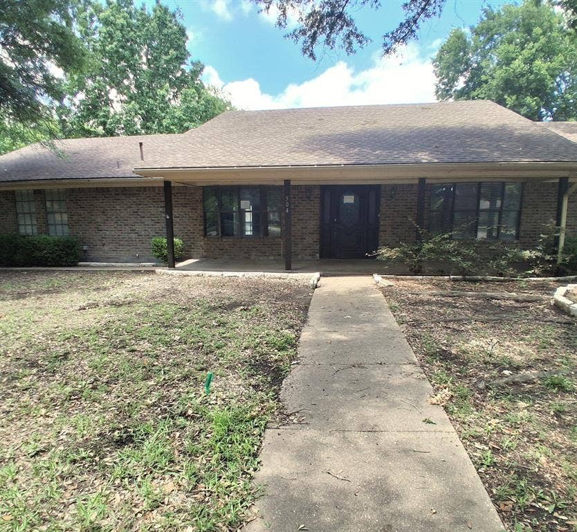 Property photo for 504 Gaddy Street, Farmersville, TX