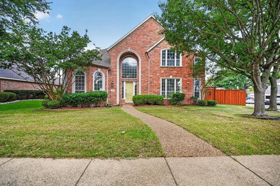 Property photo for 10901 Briar Brook Lane, Frisco, TX