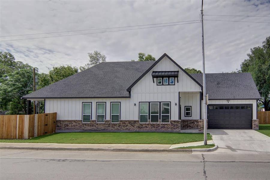 Property photo for 3220 N Houston Street, Fort Worth, TX