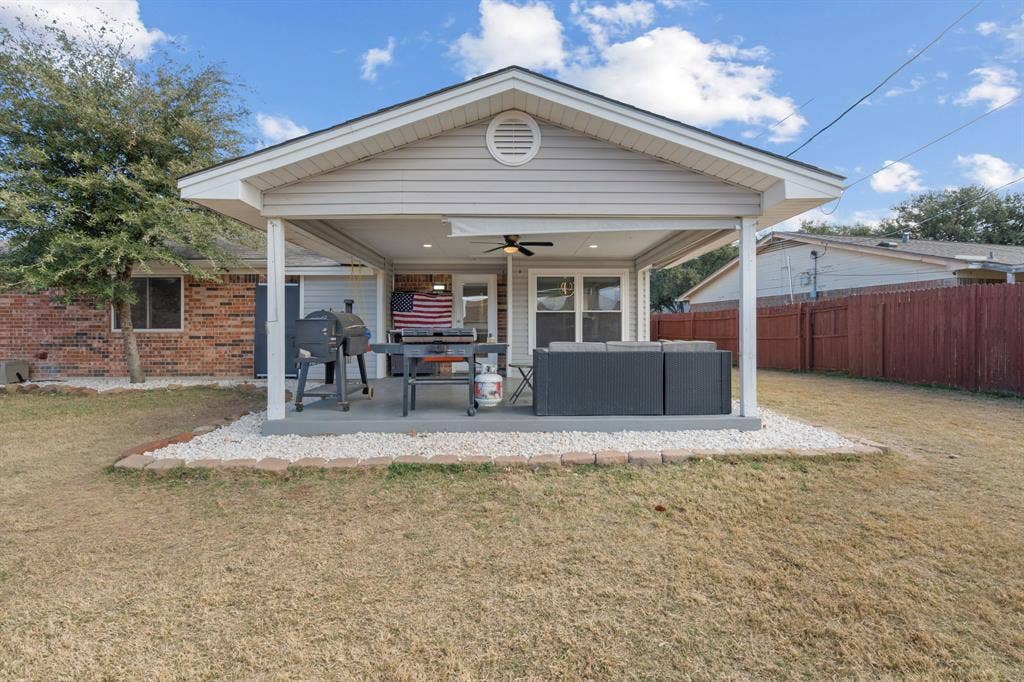 7629 Cedarhill Road, Watauga, TX 76148 Covered patio with recessed lighting and ceiling fan