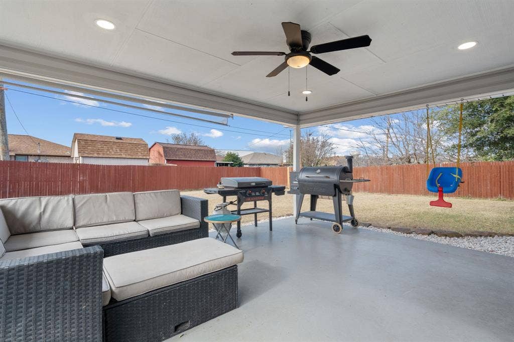 7629 Cedarhill Road, Watauga, TX 76148 Expansive covered patio featuring a ceiling fan, recessed lighting, concrete flooring, and a gravel border