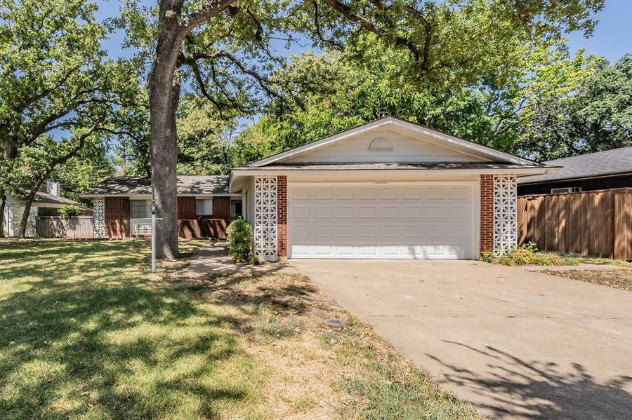 Property photo for 602 Buffalo Drive, Arlington, TX