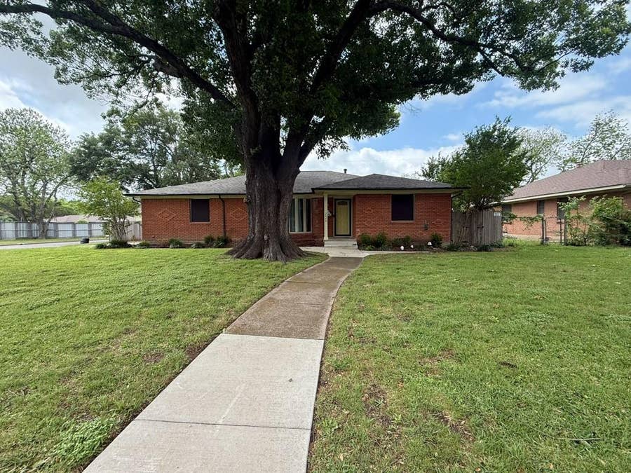 Property photo for 2424 Dorrington Drive, Dallas, TX