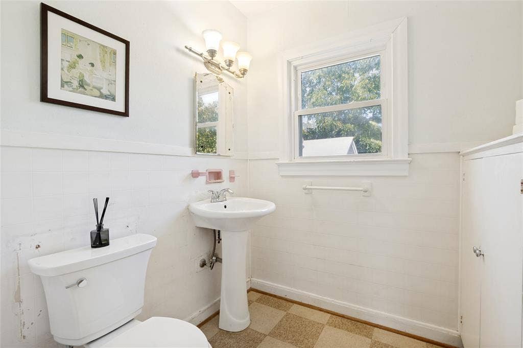 2741 Catherine Street, Dallas, TX 75211 2741 Catherine Street, Dallas, TX 75211