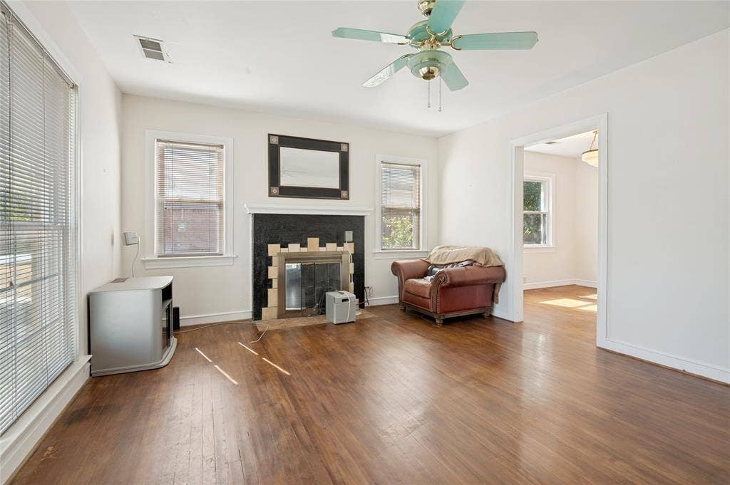 2741 Catherine Street, Dallas, TX 75211 2741 Catherine Street, Dallas, TX 75211