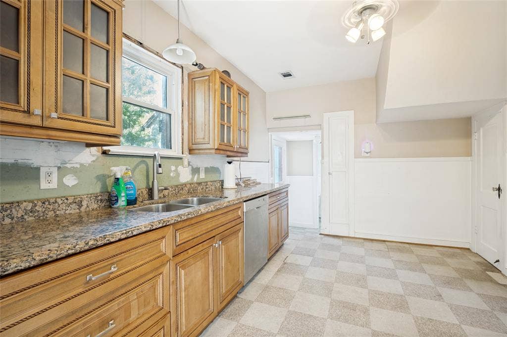 2741 Catherine Street, Dallas, TX 75211 2741 Catherine Street, Dallas, TX 75211