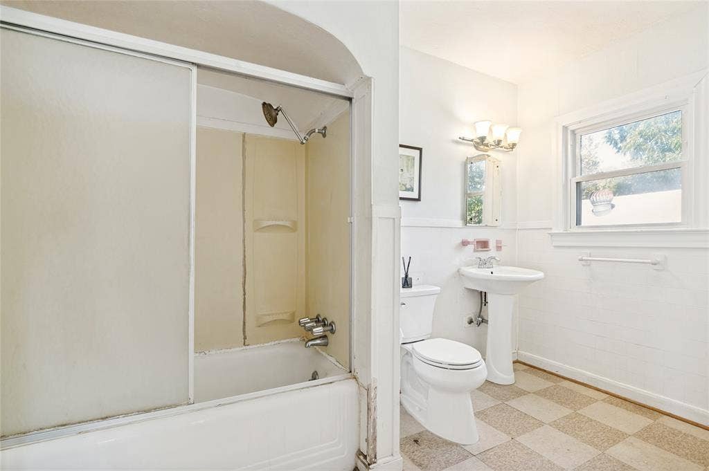 2741 Catherine Street, Dallas, TX 75211 2741 Catherine Street, Dallas, TX 75211
