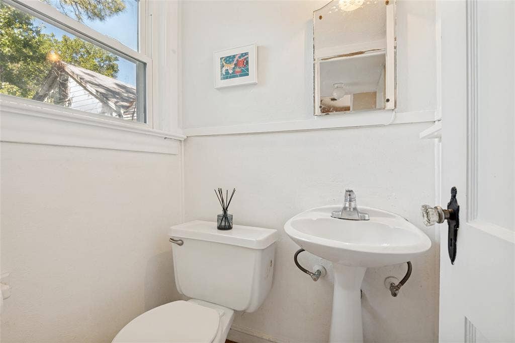 2741 Catherine Street, Dallas, TX 75211 2741 Catherine Street, Dallas, TX 75211
