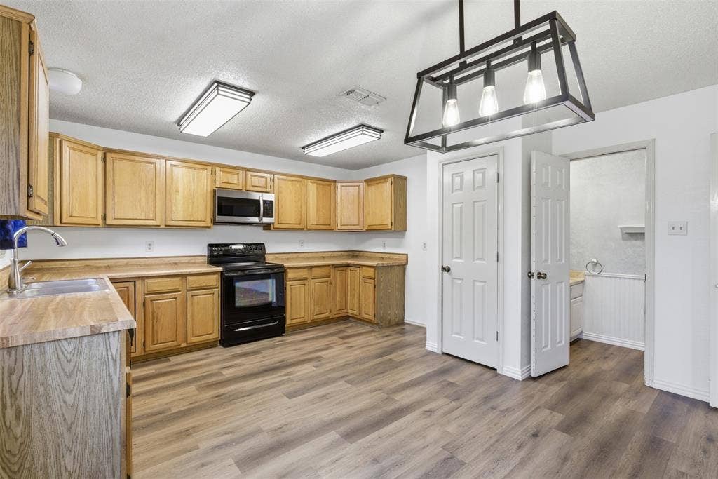 605 Buttercup Circle, Garland, TX 75040 605 Buttercup Circle, Garland, TX 75040
