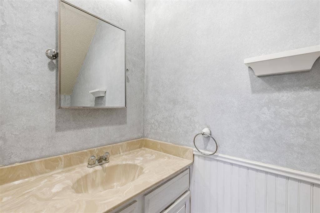 605 Buttercup Circle, Garland, TX 75040 605 Buttercup Circle, Garland, TX 75040