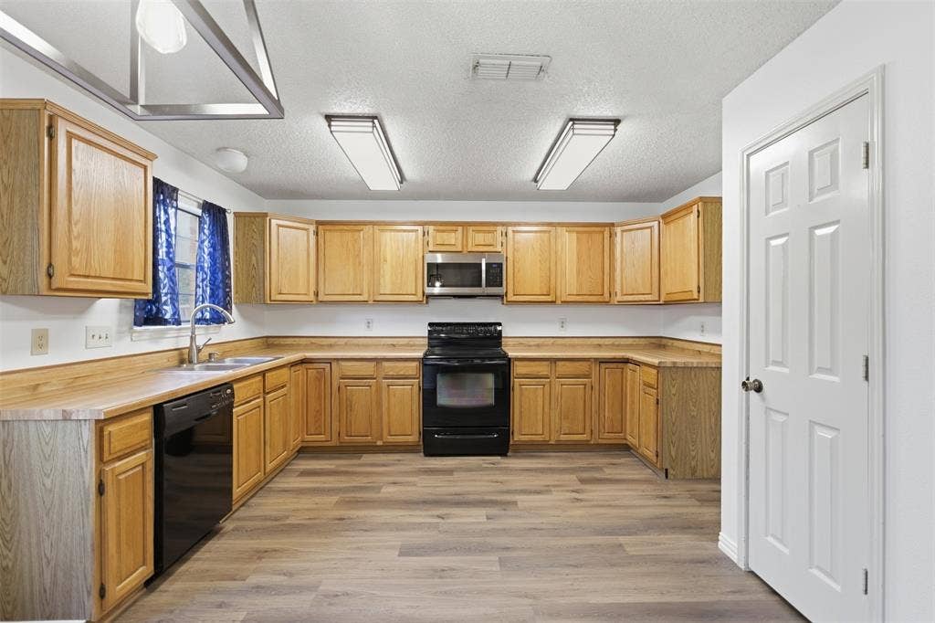 605 Buttercup Circle, Garland, TX 75040 605 Buttercup Circle, Garland, TX 75040