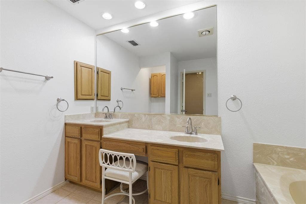 605 Buttercup Circle, Garland, TX 75040 605 Buttercup Circle, Garland, TX 75040