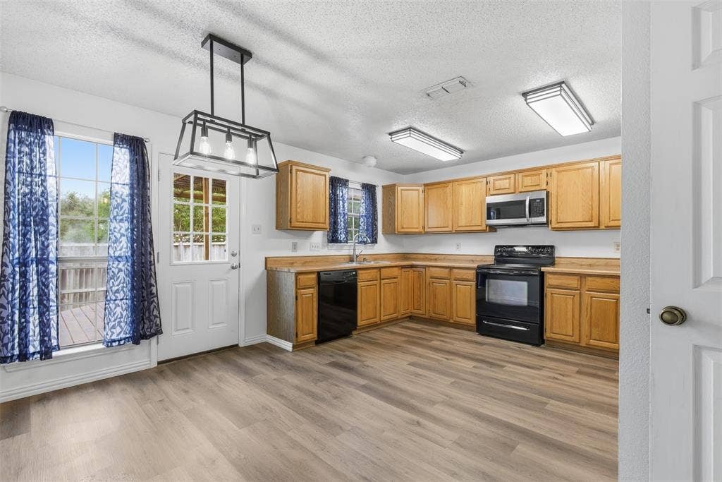 605 Buttercup Circle, Garland, TX 75040 605 Buttercup Circle, Garland, TX 75040