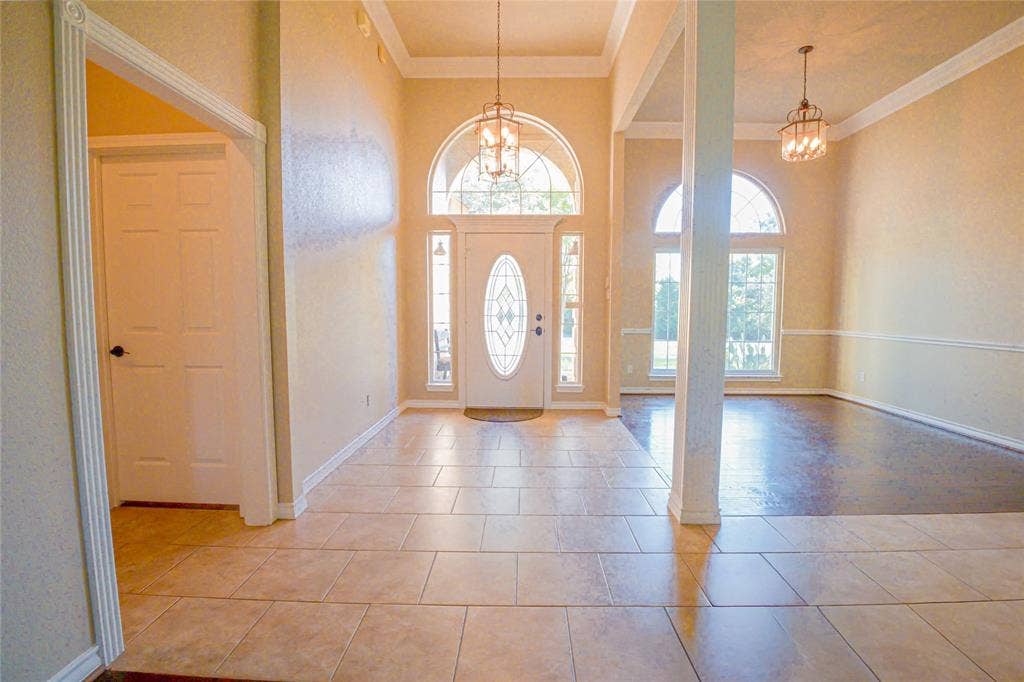 182 Lakeview Drive, Aledo, TX 76008 Foyer & formal dining room.