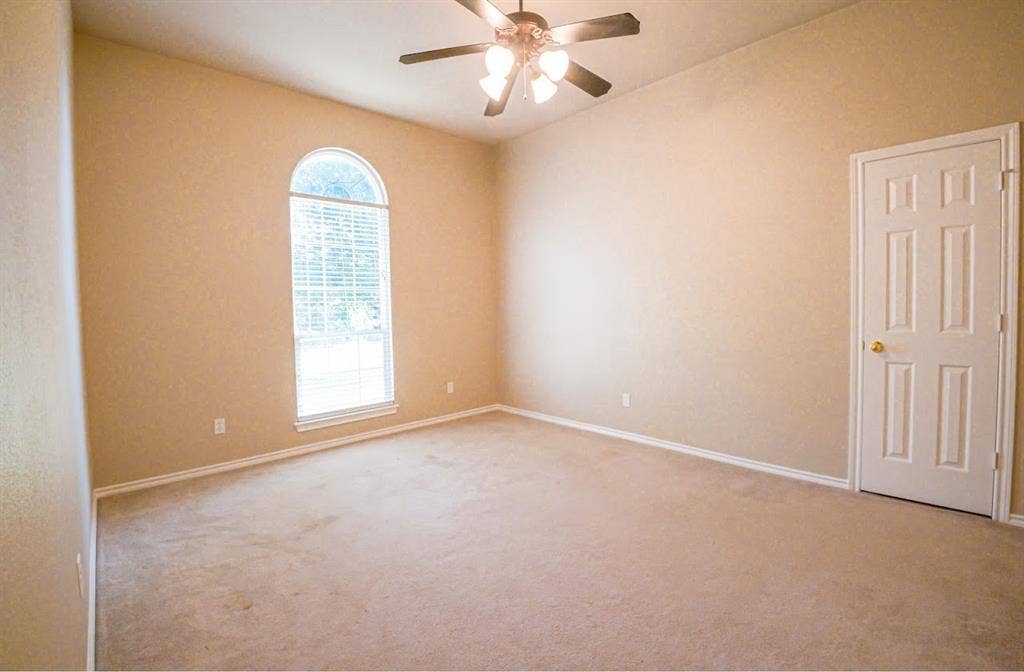 182 Lakeview Drive, Aledo, TX 76008 4th bedroom, this is the only room with carpet.