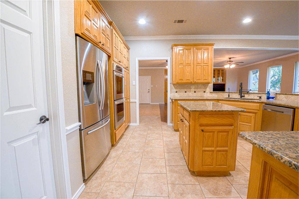 182 Lakeview Drive, Aledo, TX 76008 182 Lakeview Drive, Aledo, TX 76008