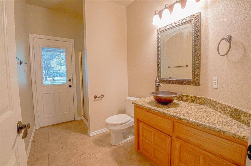 182 Lakeview Drive, Aledo, TX 76008 2nd bathroom.