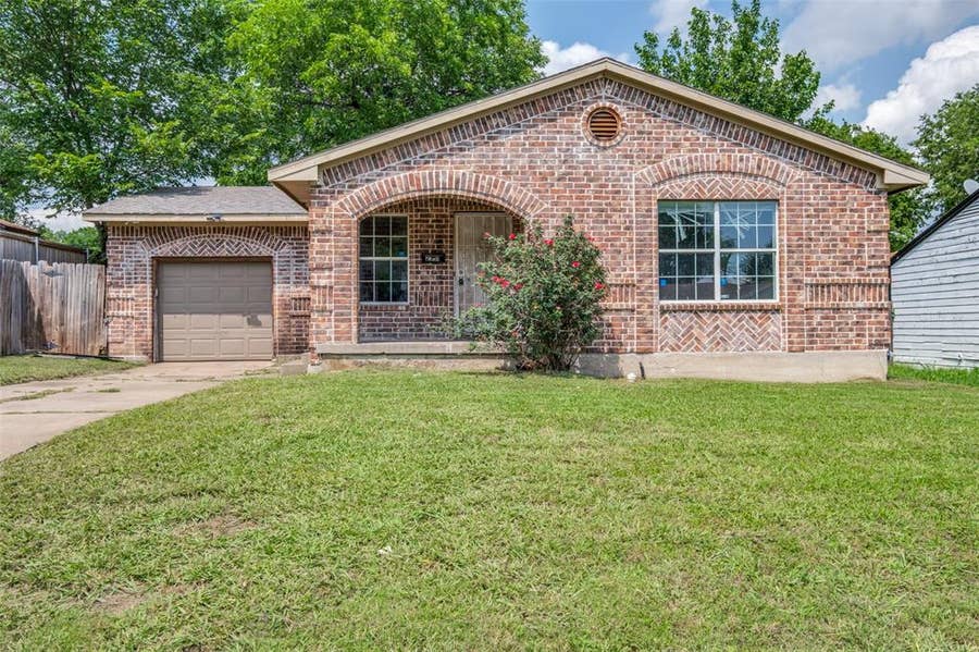 Property photo for 2351 Kingswood Drive, Dallas, TX