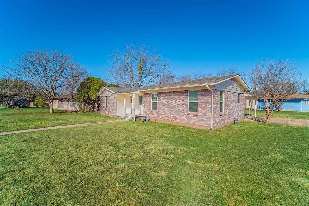 900 Elizabeth Boulevard, Granbury, TX 76048 900 Elizabeth Boulevard, Granbury, TX 76048