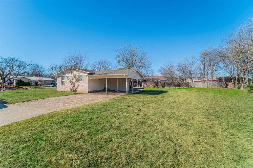 900 Elizabeth Boulevard, Granbury, TX 76048 900 Elizabeth Boulevard, Granbury, TX 76048