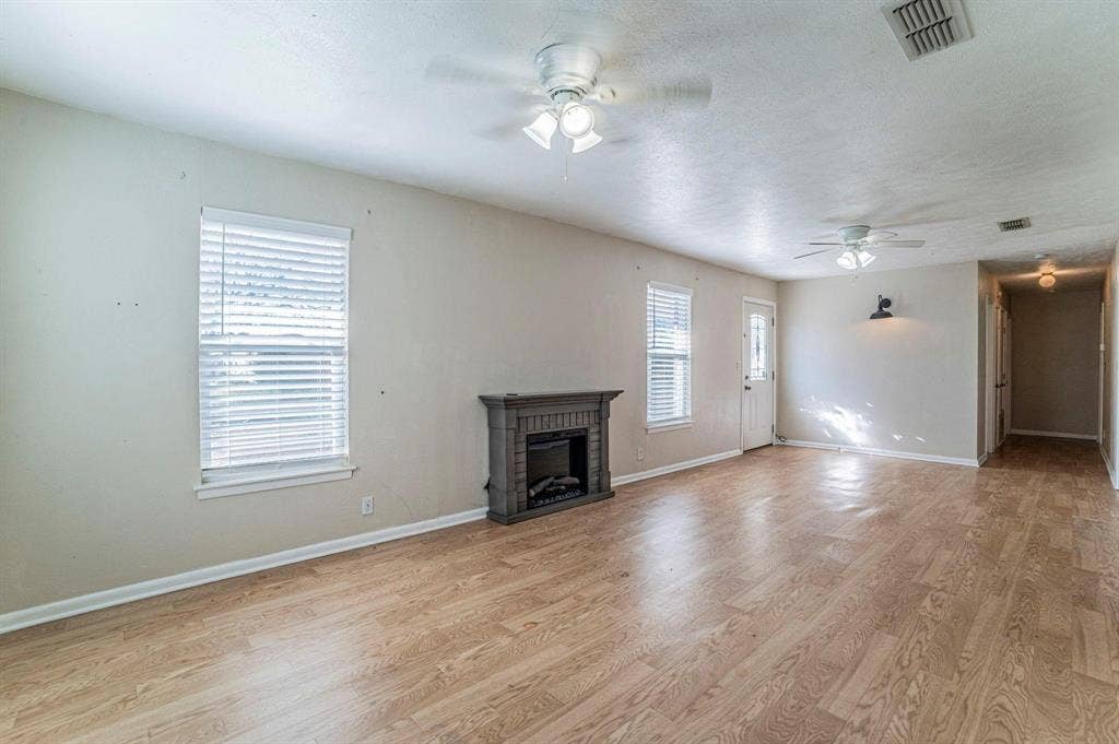 900 Elizabeth Boulevard, Granbury, TX 76048 900 Elizabeth Boulevard, Granbury, TX 76048