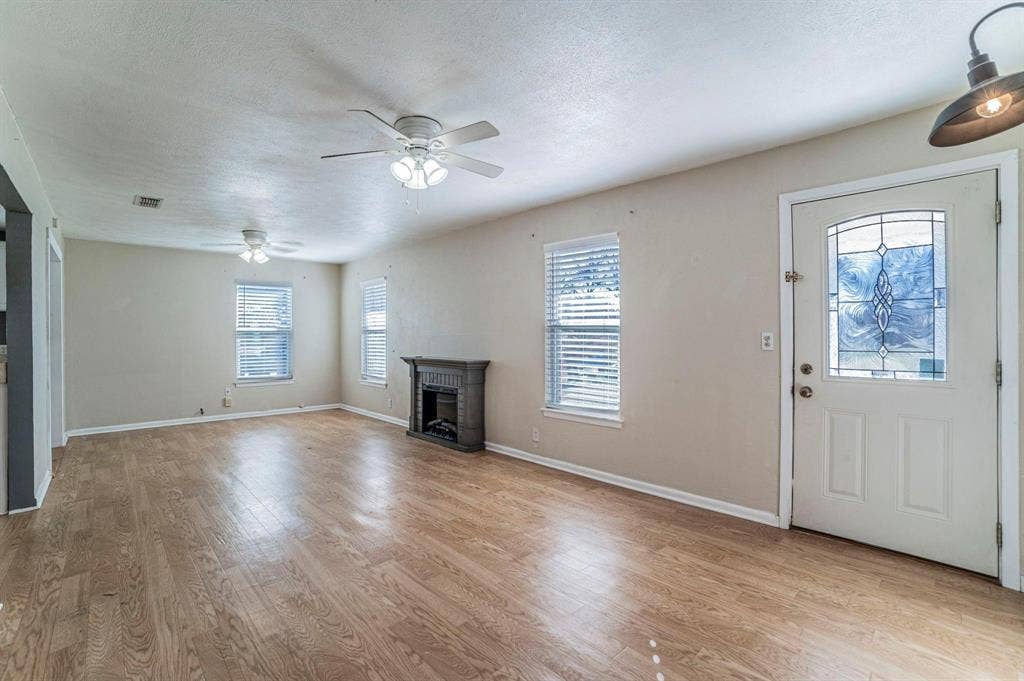 900 Elizabeth Boulevard, Granbury, TX 76048 900 Elizabeth Boulevard, Granbury, TX 76048