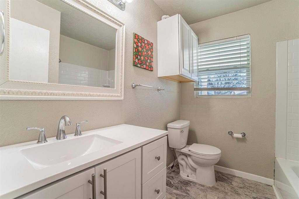 900 Elizabeth Boulevard, Granbury, TX 76048 900 Elizabeth Boulevard, Granbury, TX 76048