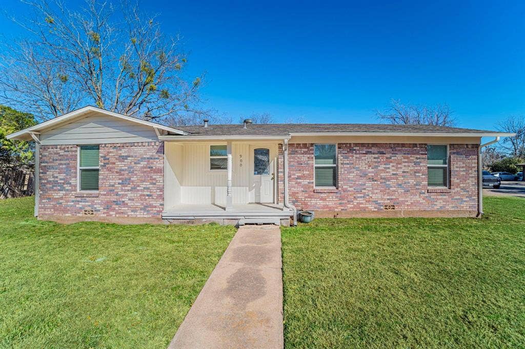 900 Elizabeth Boulevard, Granbury, TX 76048 900 Elizabeth Boulevard, Granbury, TX 76048
