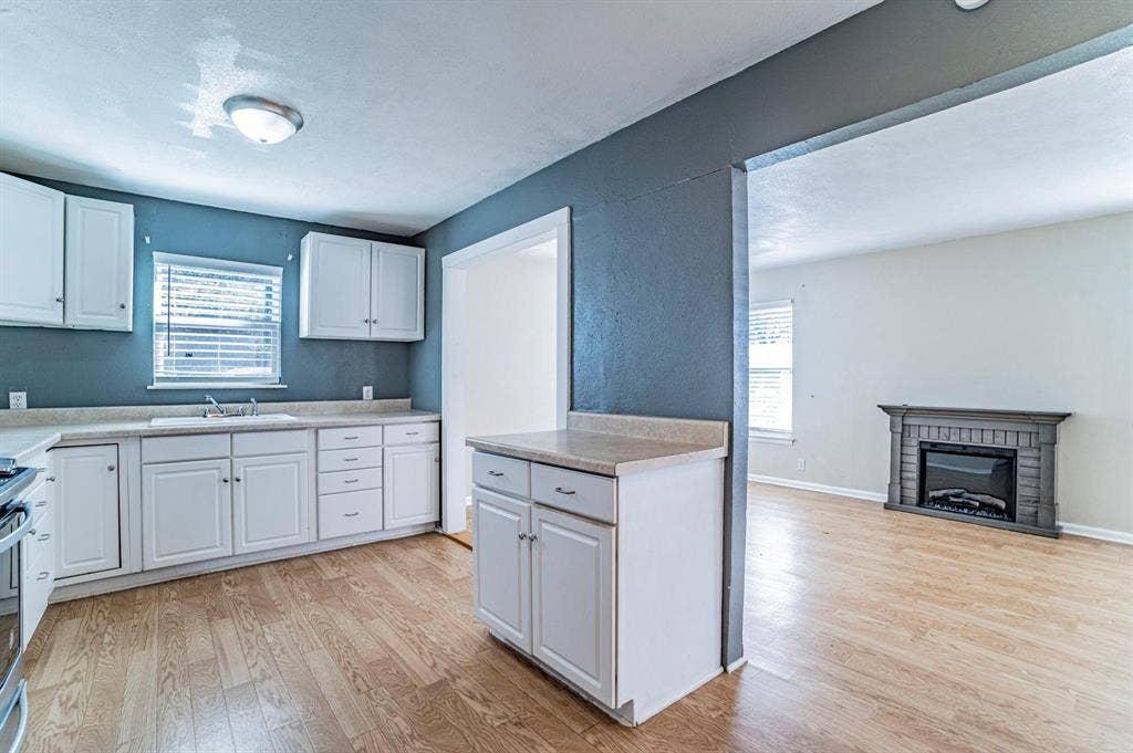 900 Elizabeth Boulevard, Granbury, TX 76048 900 Elizabeth Boulevard, Granbury, TX 76048