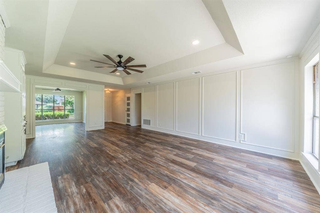 2212 Vickers Drive, Plano, TX 75075 Living room