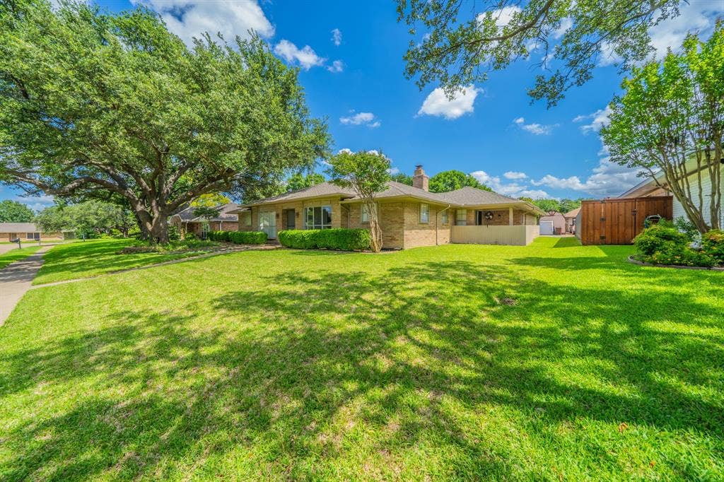 2212 Vickers Drive, Plano, TX 75075 2212 Vickers Drive, Plano, TX 75075