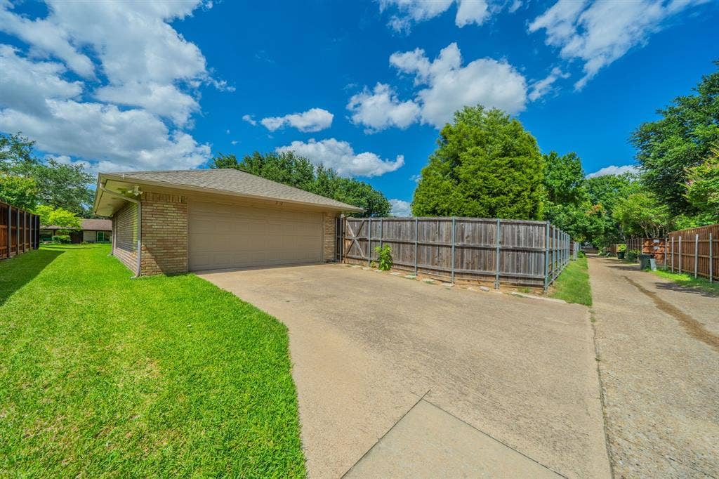 2212 Vickers Drive, Plano, TX 75075 Rear facing