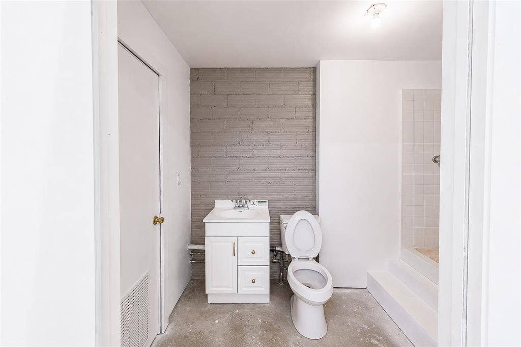 409 N Prairieville Street, Athens, TX 75751 409 N Prairieville Street, Athens, TX 75751