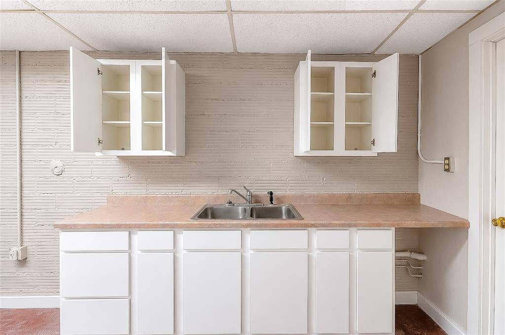 409 N Prairieville Street, Athens, TX 75751 409 N Prairieville Street, Athens, TX 75751