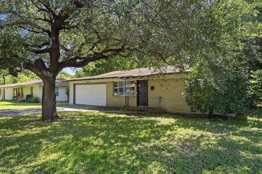 1029 Usher Street, Benbrook, TX 76126 1029 Usher Street, Benbrook, TX 76126