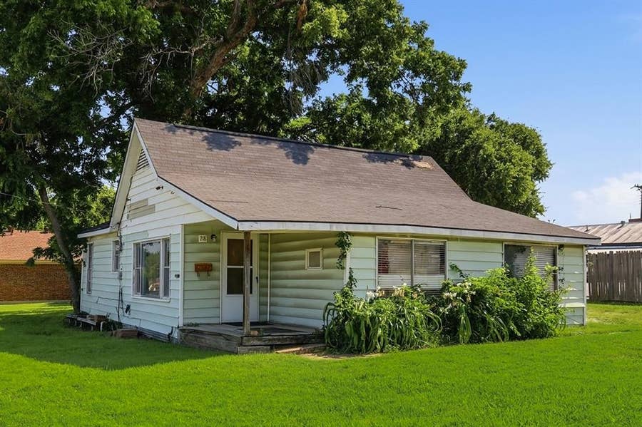 Property photo for 218 W Worth Street, Grapevine, TX