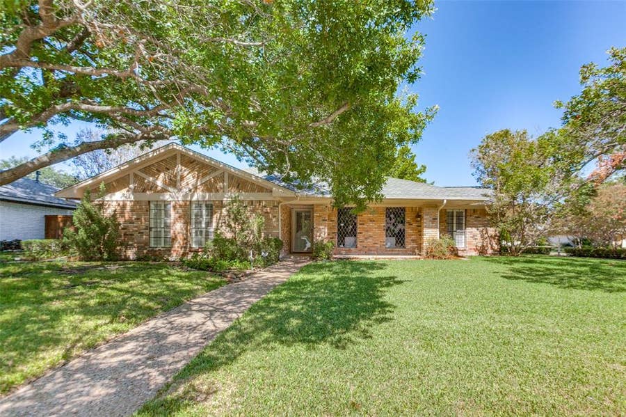 Property photo for 915 Grinnell Drive, Richardson, TX