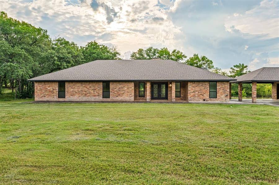Property photo for 216 N Stovall Drive, Robinson, TX