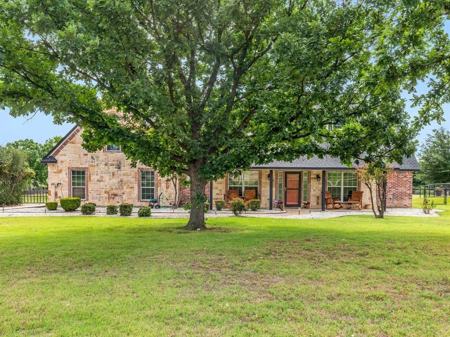 Property photo for 126 Paddock Ridge, Waxahachie, TX