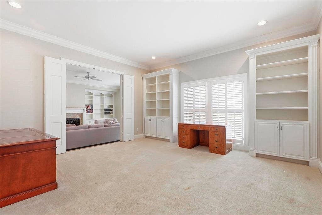 5949 River Bend Drive, Benbrook, TX 76132 with built-ins