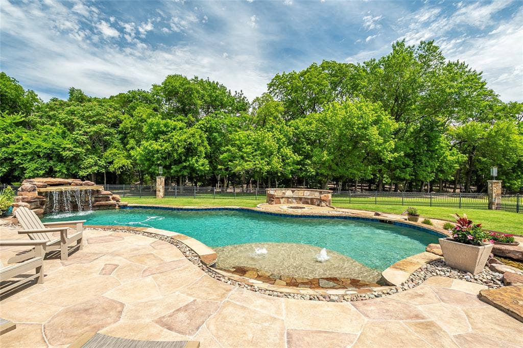 1615 Sara Cove, Lucas, TX 75002 beautiful private pool