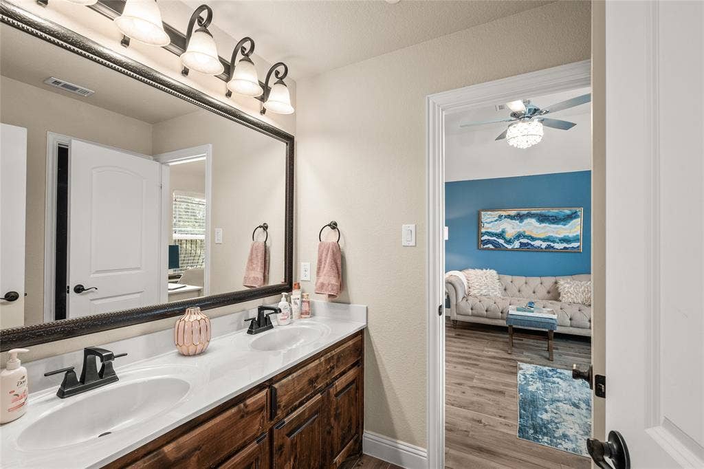 1615 Sara Cove, Lucas, TX 75002 Jack & Jill bath