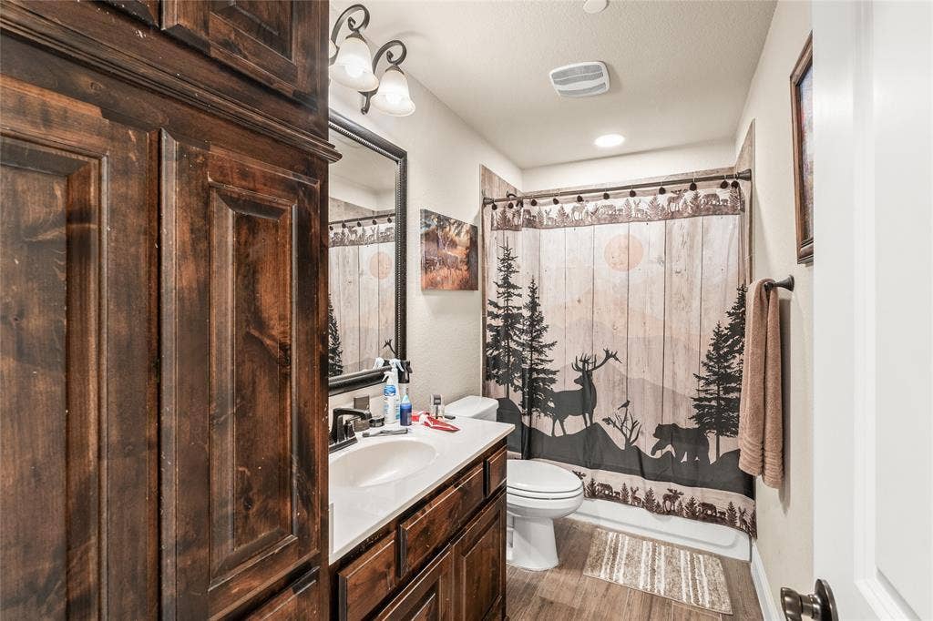 1615 Sara Cove, Lucas, TX 75002 upstairs full bathroom