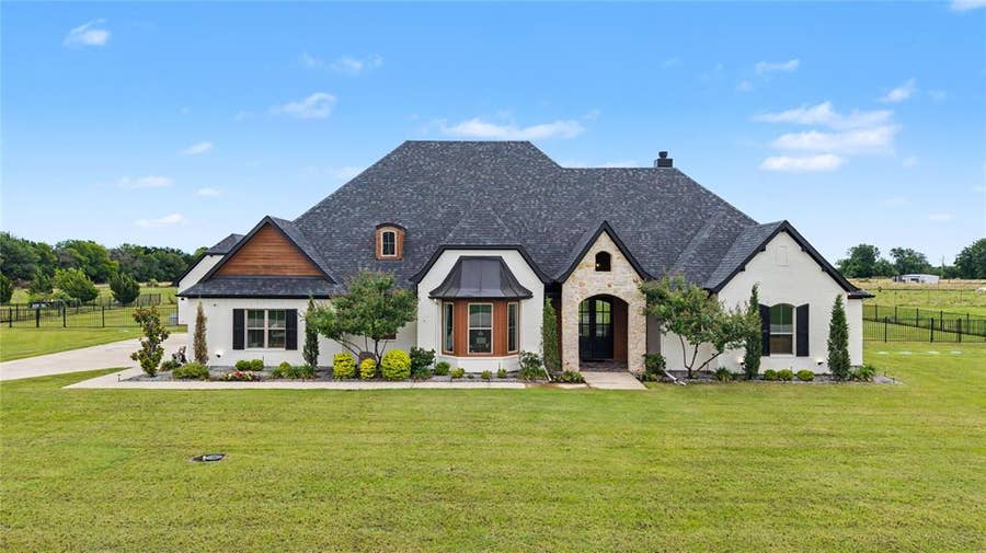Property photo for 2909 Deer Run Trail, Farmersville, TX