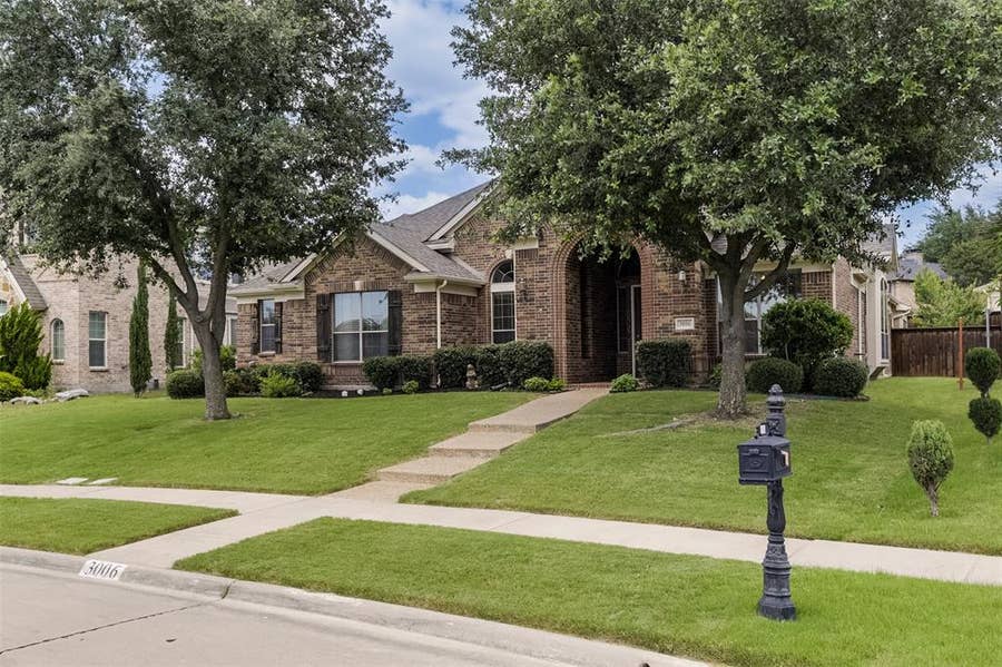 Property photo for 3006 Redcliff Lane, Garland, TX