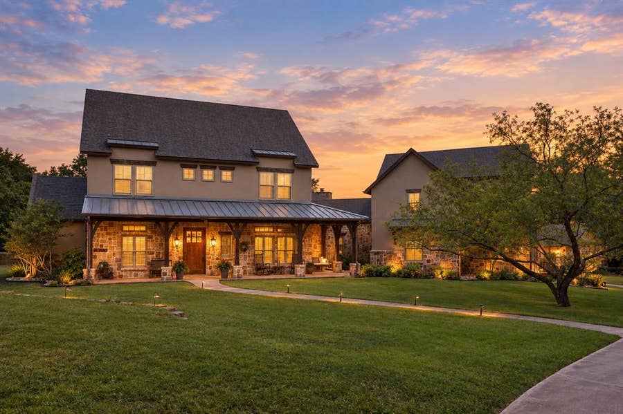 Property photo for 206 Rodeo Drive, Azle, TX