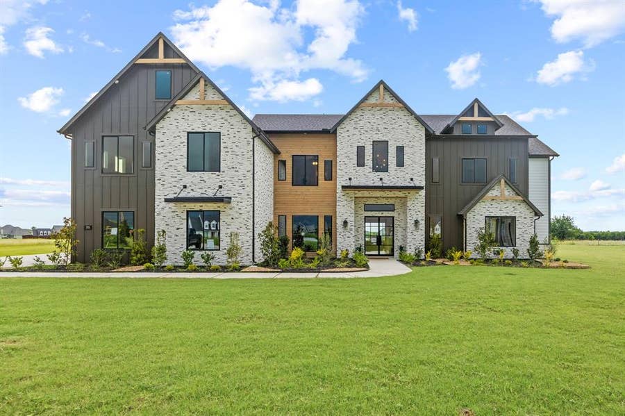Property photo for 705 Cambridge Court, Nevada, TX
