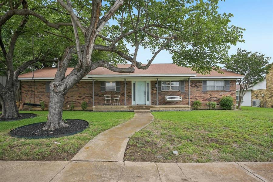 Property photo for 2102 Quail Run, McKinney, TX